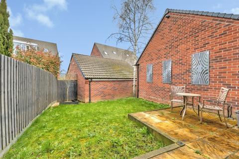 4 bedroom townhouse for sale, Mayfly Road, Northampton