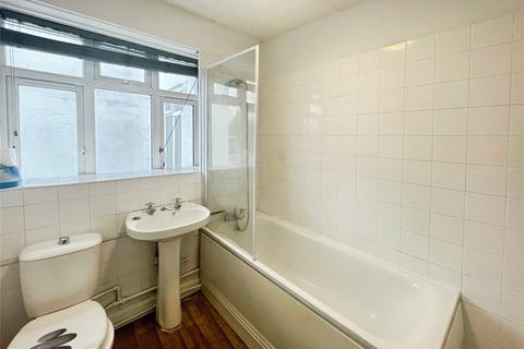2 bedroom apartment to rent, Queens Road, Surrey KT13