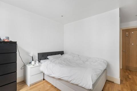 2 bedroom apartment for sale, St. George Wharf, London, SW8