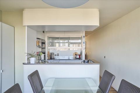 2 bedroom apartment for sale, Ben Jonson House, Barbican, London, EC2Y