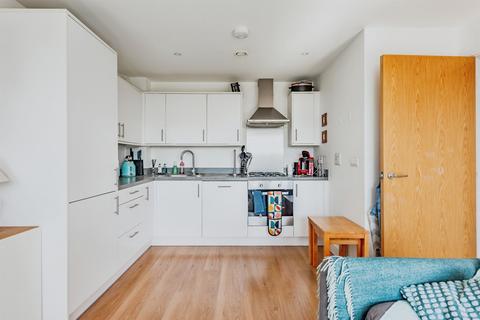 2 bedroom apartment for sale, Nailsworth Crescent, Merstham, Redhill