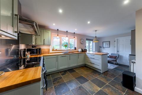 4 bedroom detached house for sale, Rue De Bohars, Tarporley