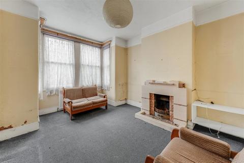 2 bedroom maisonette for sale, Brettenham Road, London