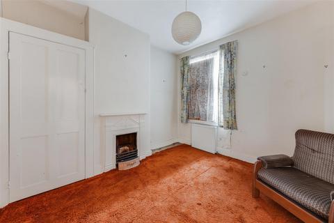 2 bedroom maisonette for sale, Brettenham Road, London