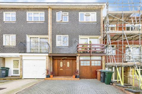Margeholes, Watford