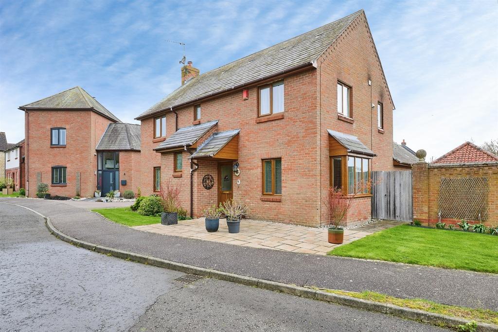 4 bedroom detached house for sale