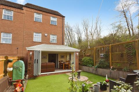 4 bedroom end of terrace house for sale, Medway Drive, Bingham, Nottingham, Nottinghamshire, NG13
