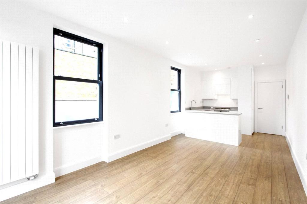 Living/Bed/Kitchen