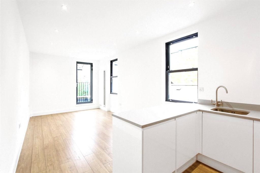 Living/Bed/Kitchen