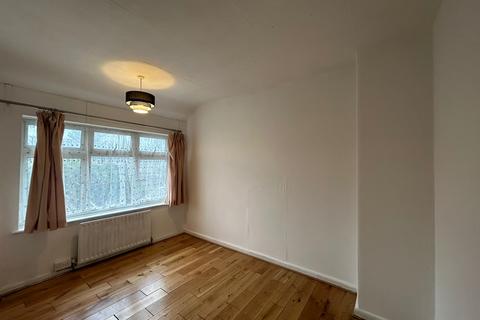 2 bedroom house to rent, Fitzstephen Road, Dagenham, RM8