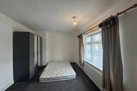 2 bedroom house to rent, Fitzstephen Road, Dagenham, RM8