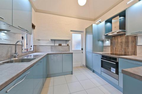 3 bedroom detached house for sale, High Road, Essendon Hatfield AL9