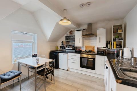2 bedroom flat for sale, Grange Road West, Prenton