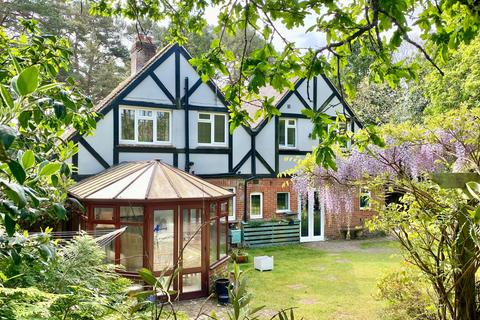 4 bedroom detached house for sale, Sandy Lane, St . Ives BH24 2LG