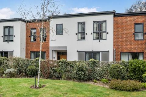 Dollis Avenue, London