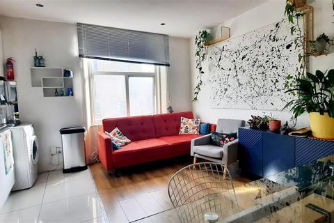 3 bedroom flat to rent, Cambridge Road, LONDON