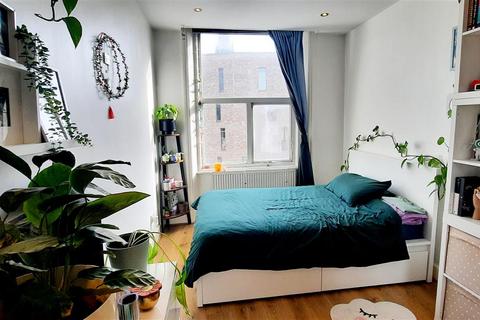 3 bedroom flat to rent, Cambridge Road, LONDON