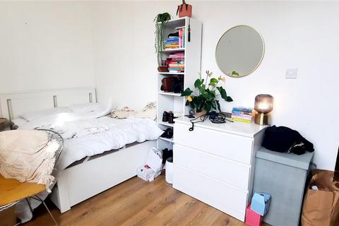 3 bedroom flat to rent, Cambridge Road, LONDON