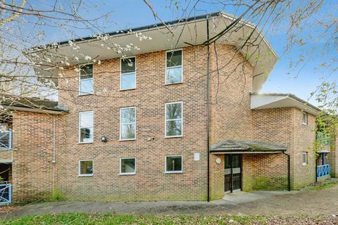 Studio for sale, Dalewood Gardens, Crawley
