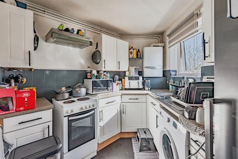 Studio for sale, Dalewood Gardens, Crawley