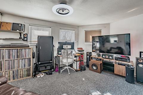 Studio for sale, Dalewood Gardens, Crawley
