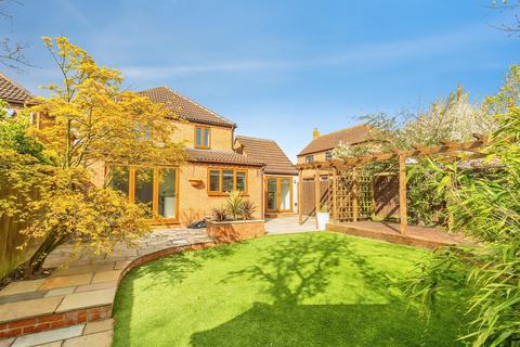3 bedroom detached house for sale, Beechfern, Walnut Tree, Milton Keynes