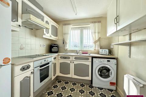 2 bedroom flat for sale, Ty Gwylfa, Sandy Lane, Prestatyn, Denbighshire LL19 7SB