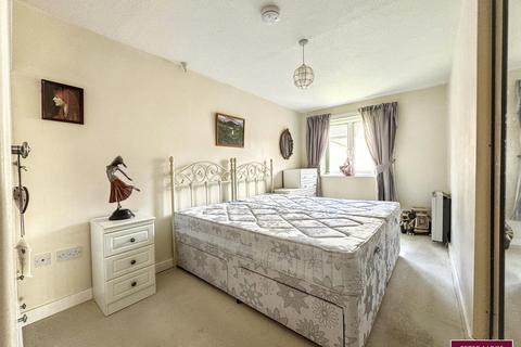 2 bedroom flat for sale, Ty Gwylfa, Sandy Lane, Prestatyn, Denbighshire LL19 7SB