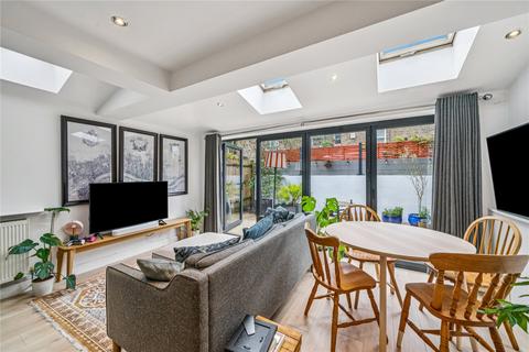 2 bedroom apartment for sale, Parma Crescent, SW11