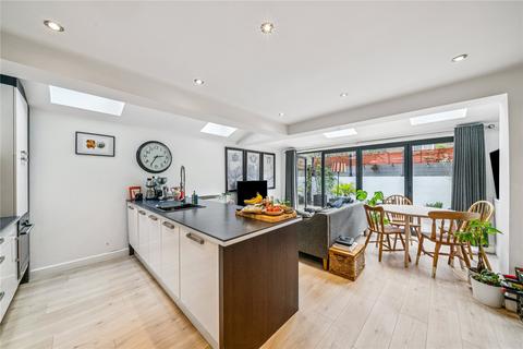 2 bedroom apartment for sale, Parma Crescent, SW11