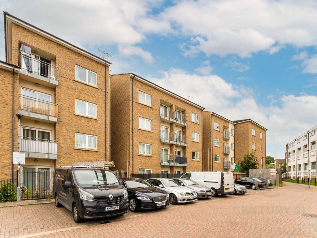 Samuelson House Southall Convent Way, SOUTHALL UB2 2 bed flat - £1,900 pcm (£438 pw)