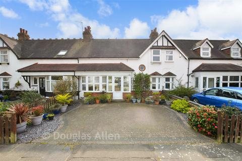 3 bedroom terraced house for sale, Haigville Gardens, Ilford IG6