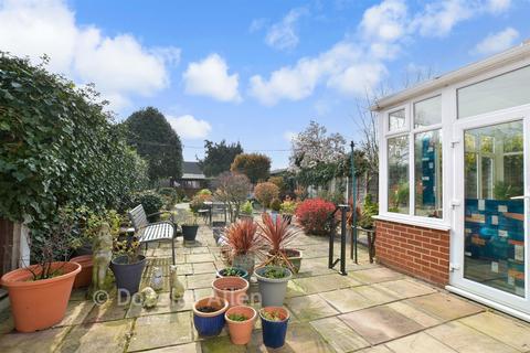 3 bedroom terraced house for sale, Haigville Gardens, Ilford IG6
