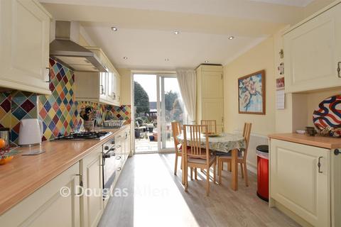 3 bedroom terraced house for sale, Haigville Gardens, Ilford IG6