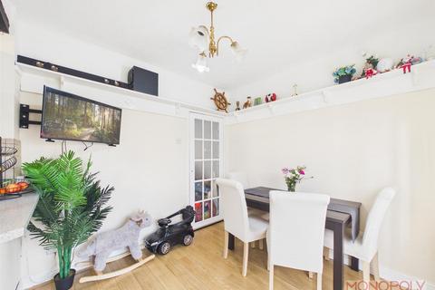 3 bedroom semi-detached house for sale, Warwick Avenue, Wrexham