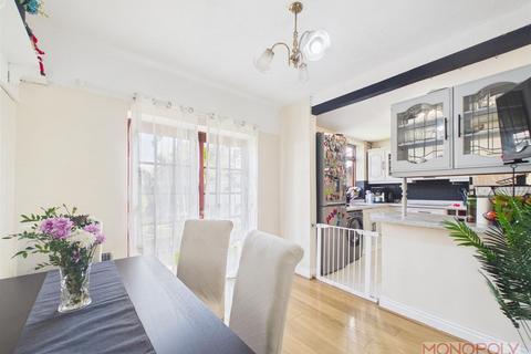 3 bedroom semi-detached house for sale, Warwick Avenue, Wrexham