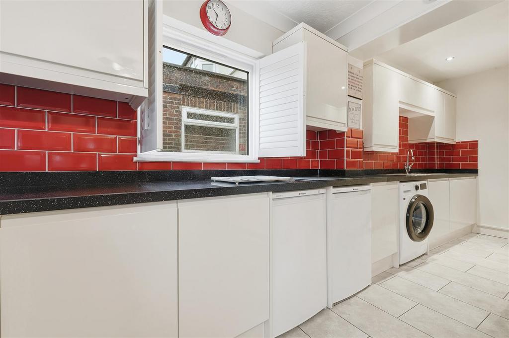 Carterhatch Road, Enfield – pohled 6