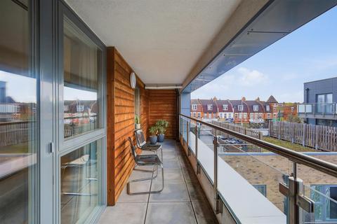 2 bedroom flat for sale, Bluebonnet Court, Ruby Mews, London