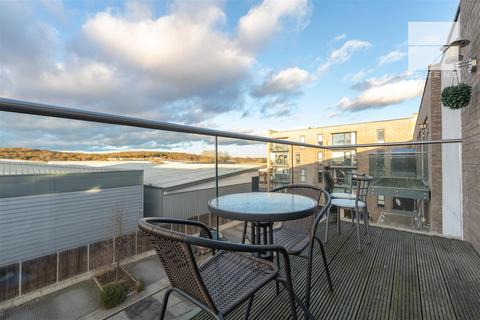 2 bedroom flat for sale, Hickman Avenue, London