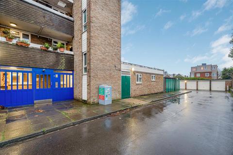 2 bedroom flat for sale, Handsworth Avenue, London