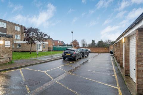 2 bedroom flat for sale, Handsworth Avenue, London