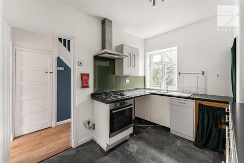 2 bedroom maisonette for sale, Broadway Parade, Highams park