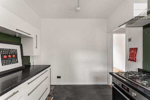 2 bedroom maisonette for sale, Broadway Parade, Highams park