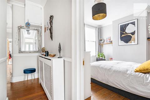 2 bedroom flat for sale, Diana Road, London