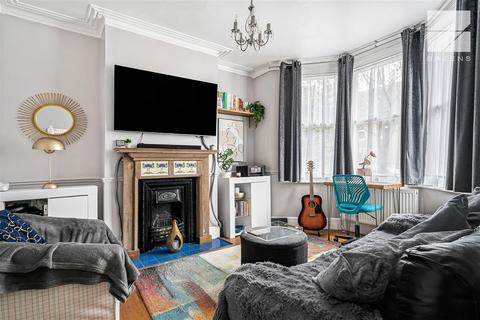 2 bedroom flat for sale, Diana Road, London