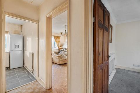 2 bedroom flat for sale, Forest Glade, London