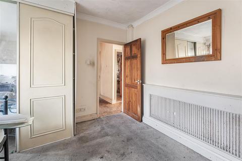 2 bedroom flat for sale, Forest Glade, London