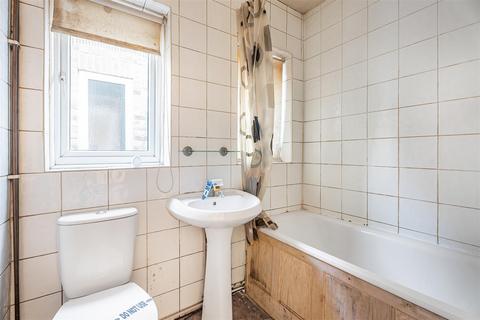 2 bedroom flat for sale, Forest Glade, London