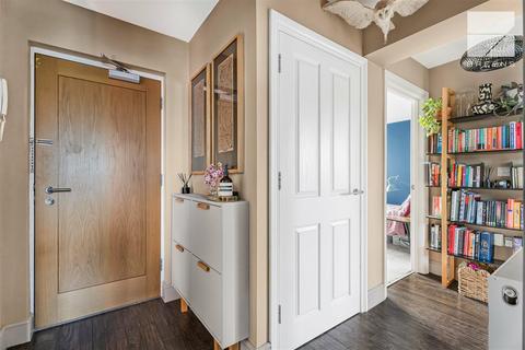 2 bedroom flat for sale, Winchester Road, Highams Park