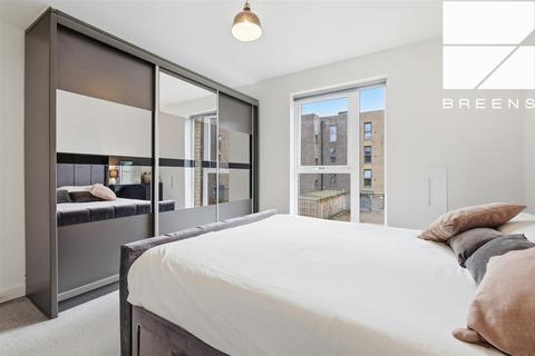 1 bedroom flat for sale, Merriam Close, London
